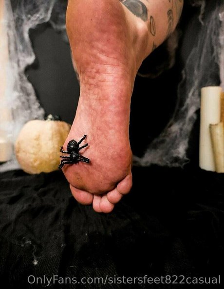 sistersfeet822casual star naked img