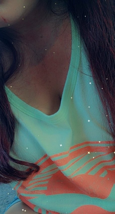 sarahyournaughtygirl69 model art picture