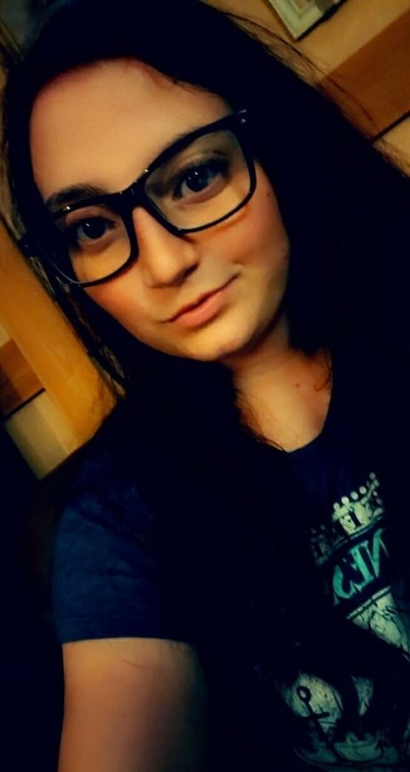 sarahyournaughtygirl69 star beautiful pics