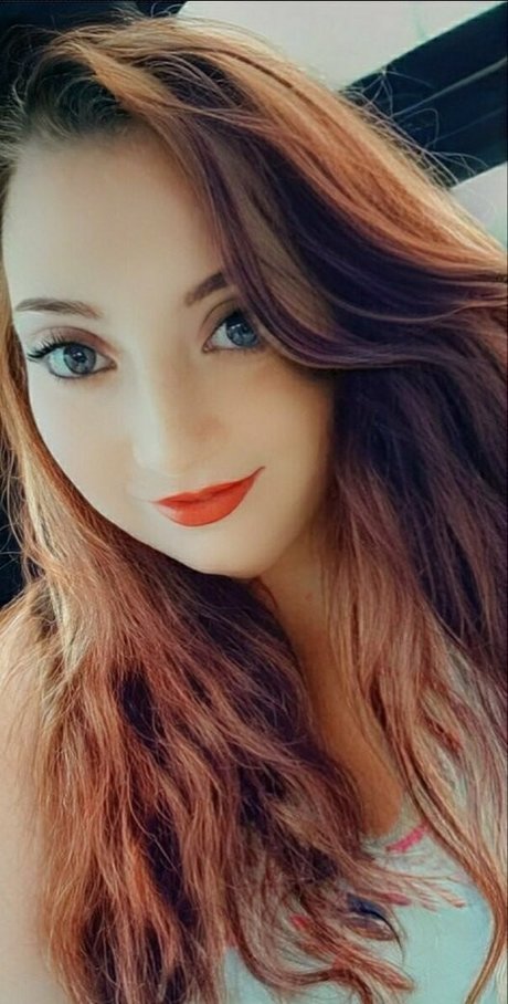 sarahyournaughtygirl69 beautiful pornstar gallery