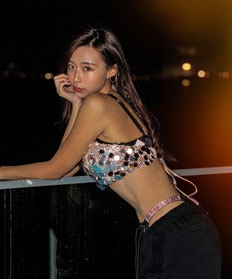 west tung star adult picture