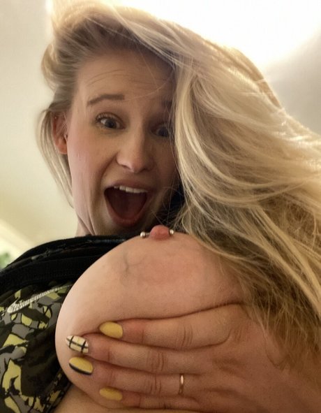 Heidisophiabobia sexy pornstar photos