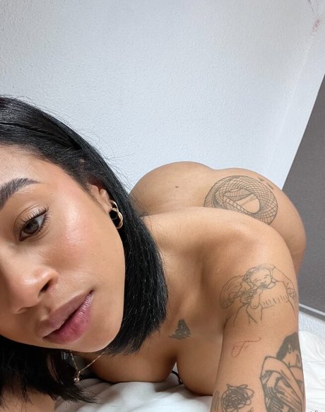 lulu heart beautiful model image