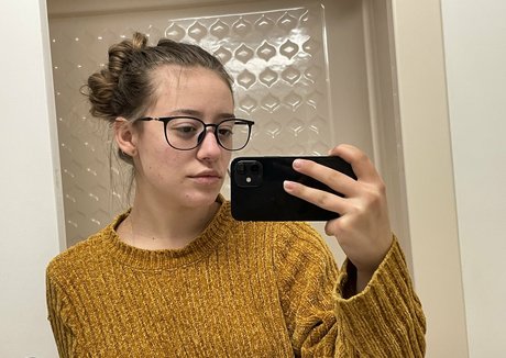 lowylush model high quality images