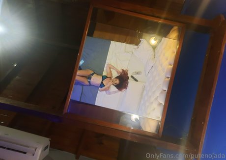 putenojada model nude archive