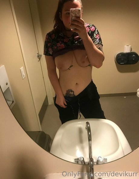 devikurr art model picture