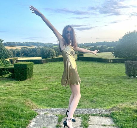 Alice Loxton star free pictures