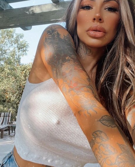 therosiemiller naked actress img