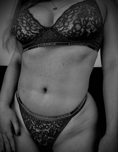 Sophielx exclusive actress pics