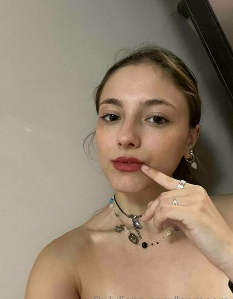 leamoore perfect model photo