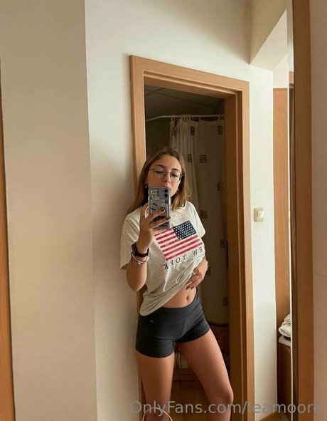 leamoore model beautiful image