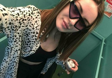 yanasugarr star exclusive image