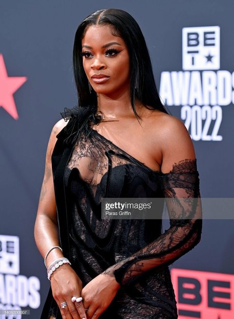 Ari Lennox sexy star archive