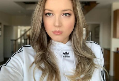 Maya V Henry top model pic