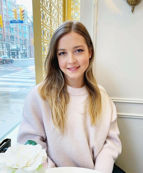 Maya V Henry porn model pic