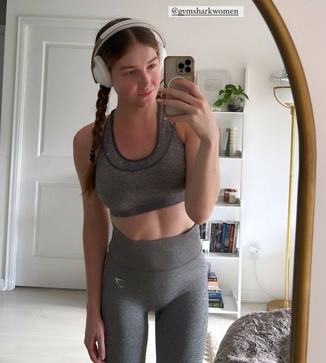 Maya V Henry hot actress photo