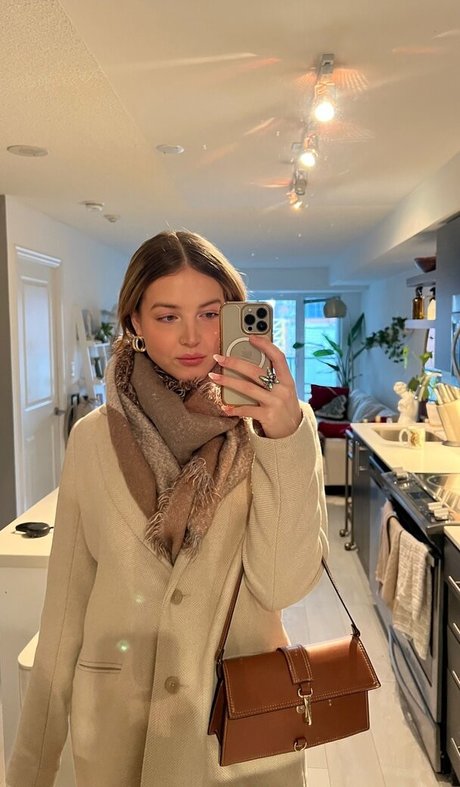 Maya V Henry pornstar high quality picture