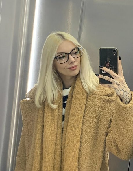 skyrror high quality pornstar image