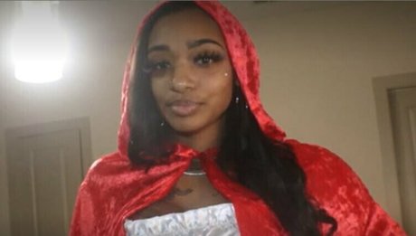 bigmfyellaa naked actress gallery