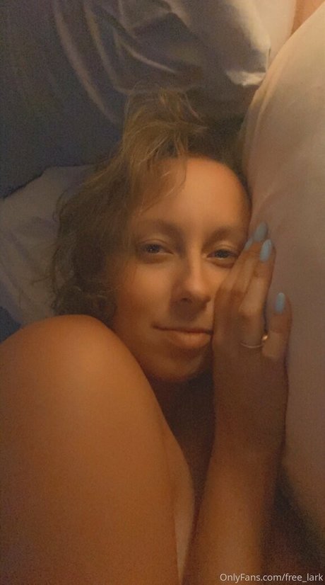 free coochie model exclusive pics