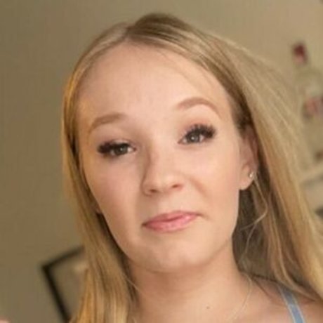 Lilly Mae high quality model picture