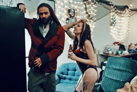 lionofthebay model nude img