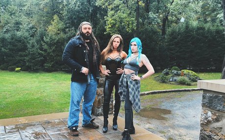 lionofthebay model nice pic