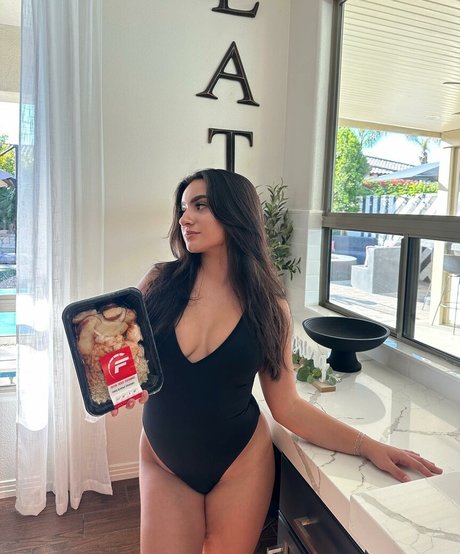 Tatiana McQuay pretty model images