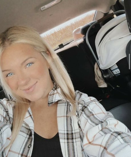 Corieamoore pretty pornstar pics