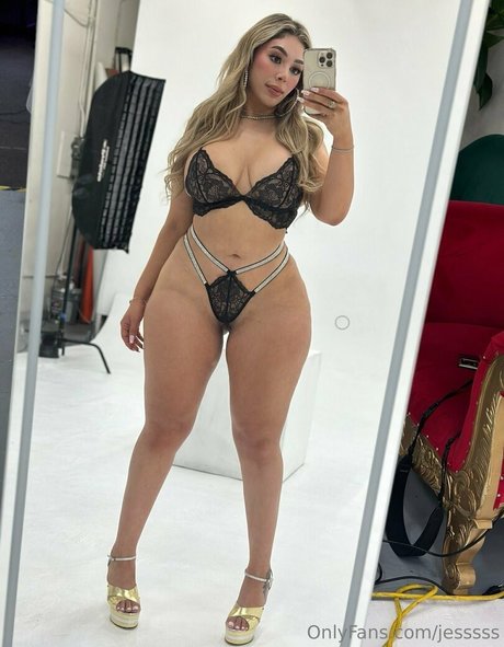 jesssss model hot img