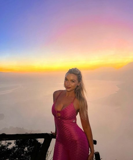 Alison Bowles model hd picture