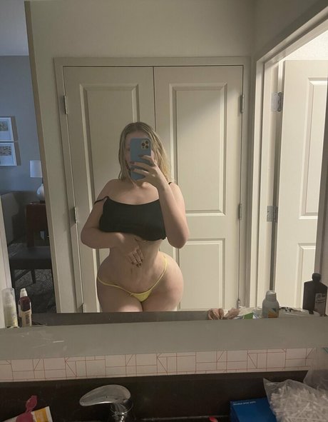 shelsonlyfans adult star pic