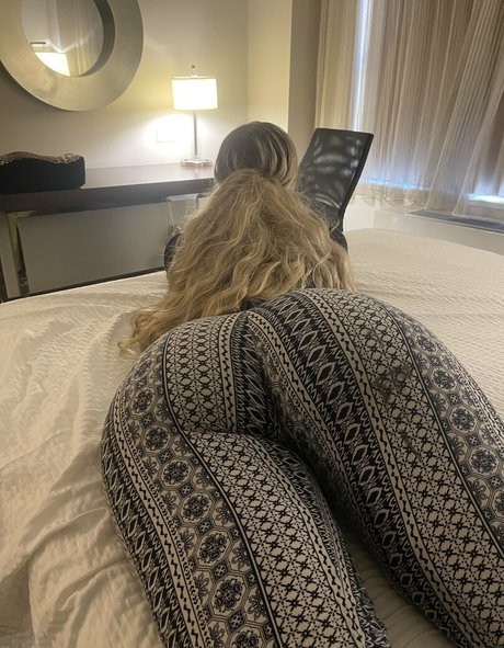 shelsonlyfans star sexy photo