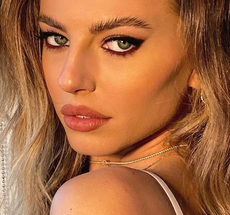 Eliana Jones model nude pics