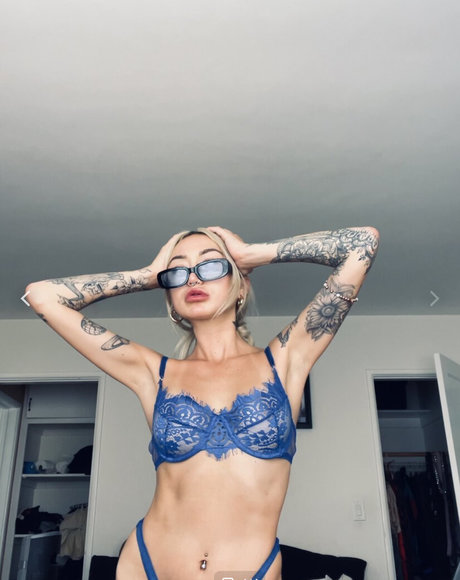 Blondeanime model free image