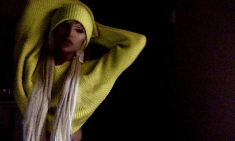 luvluvuxuluvluv model top img