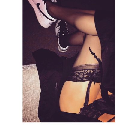 luvluvuxuluvluv star nude image