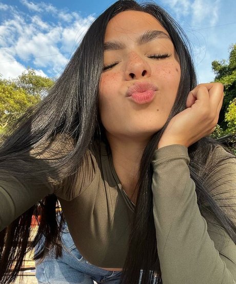 Miatorres nude model photo