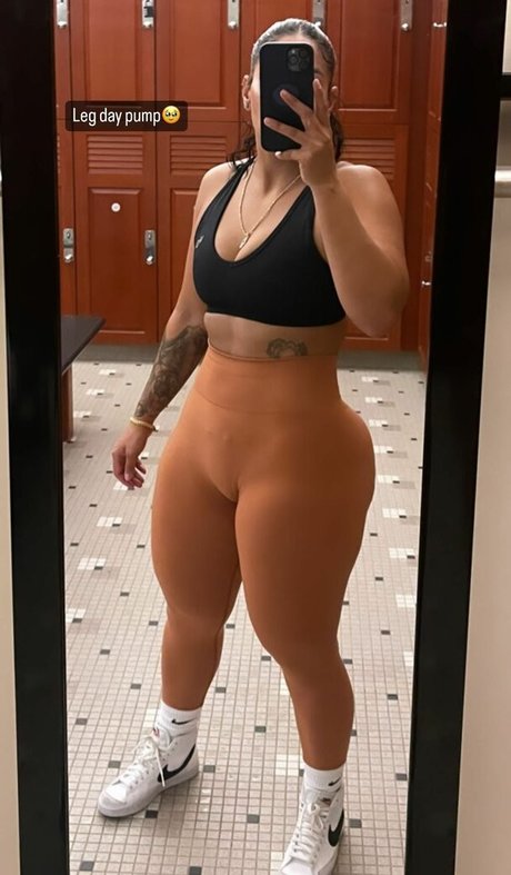 janibel b pornographic model picture