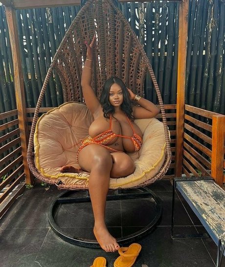 Chanel La Croix model pretty galleries