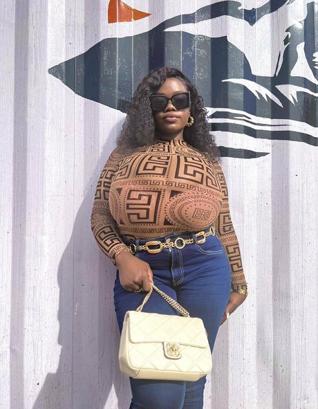 Chanel La Croix naked model photo