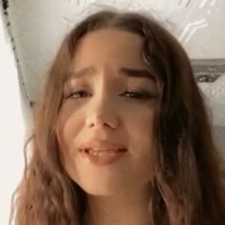 yasilisches model perfect image