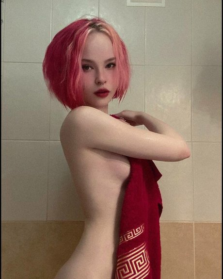 erie dechart beautiful model img