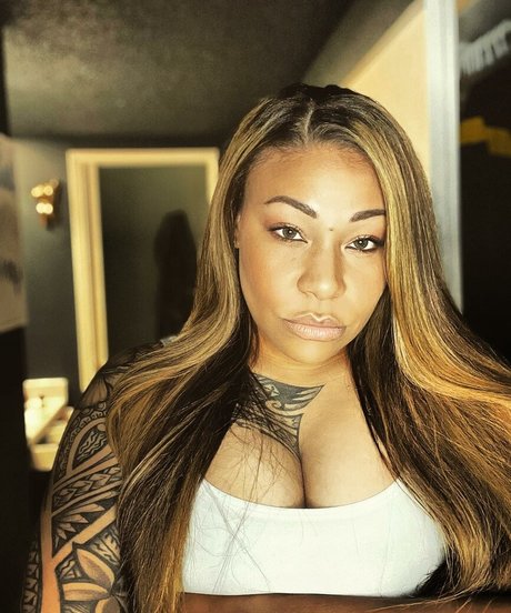 AJ Perry sexy star picture