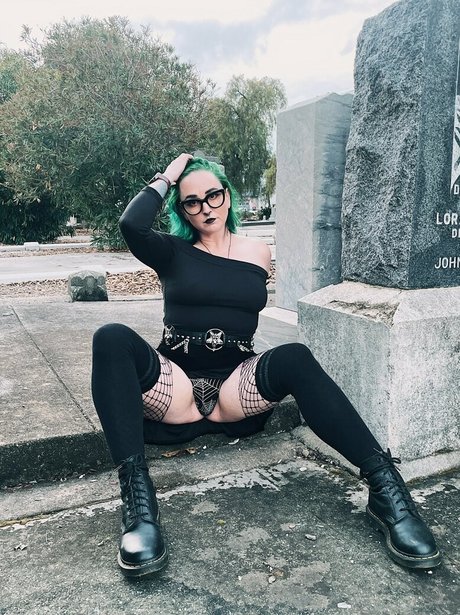 cemeteryghoulfree art model galleries
