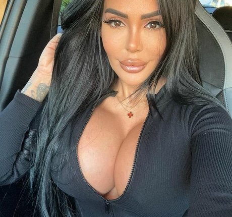 Holly James beautiful model img