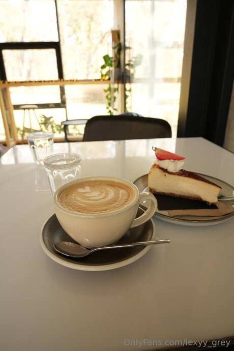 lexyy grey naked actress pictures