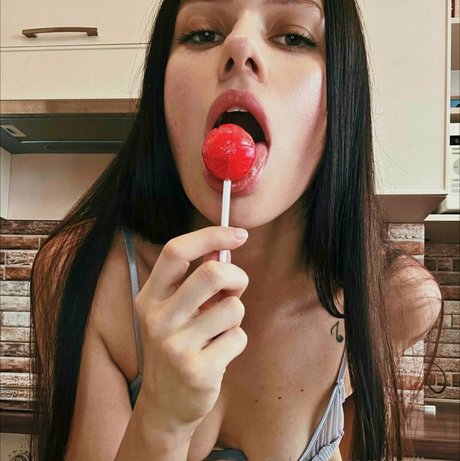 EmiliAAA sexy actress photos