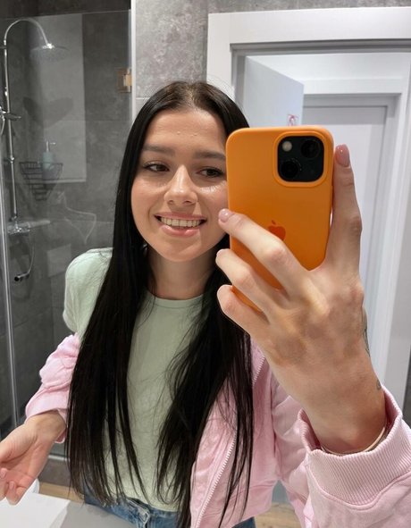 EmiliAAA high quality actress archive