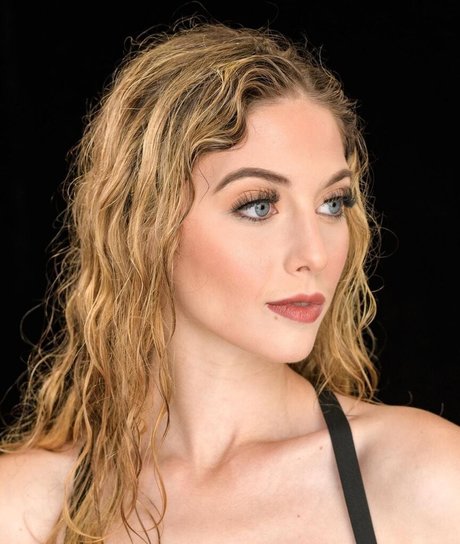 AlexandraQnin Profile pic